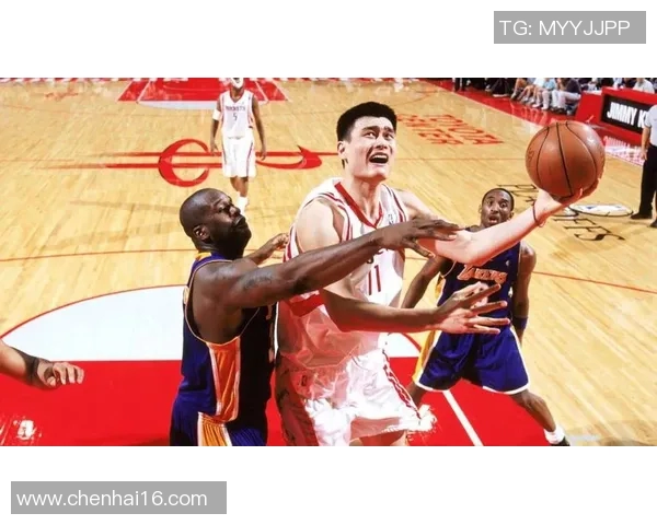 姚明在篮球场上的精彩瞬间如何成为领导力的象征与启示 姚明在篮球场上的精彩瞬间如何成为领导力的象征与启示